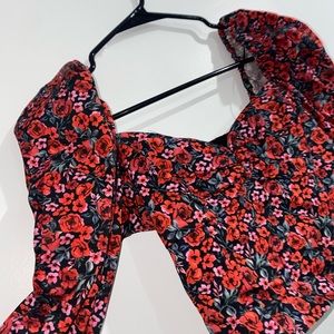 NWT ZARA FLORAL STRECH CROP PUFFY SLEEVES RED XS